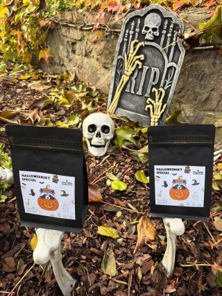 Krásný HALLOWEEN 🎃💀, naše limitka. 😋 Už jste se poznali s naším Alfredem u vchodu? 😅